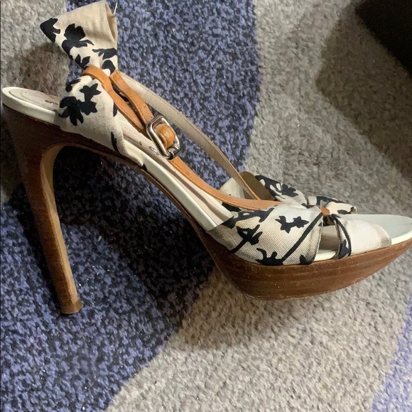 Celine - Picture 3 of 4